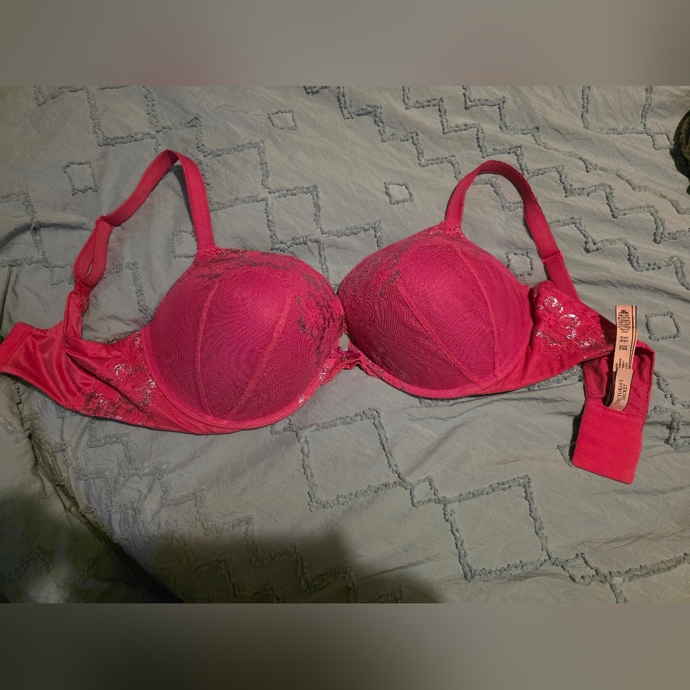 Victoria’s Secret Body by Victoria Push up Bra 38DDD